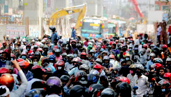 মোটরসাইকেলে যাত্রী পরিবহনে নিষেধাজ্ঞা, চালকদের বিক্ষোভ