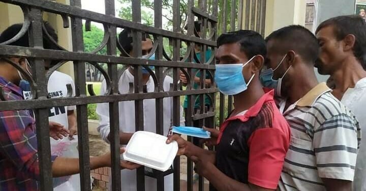রমজানে ঢাবি’র এসএম হল ছাত্রলীগ-সাধারণ শিক্ষার্থীদের অনন্য উদ্যোগ