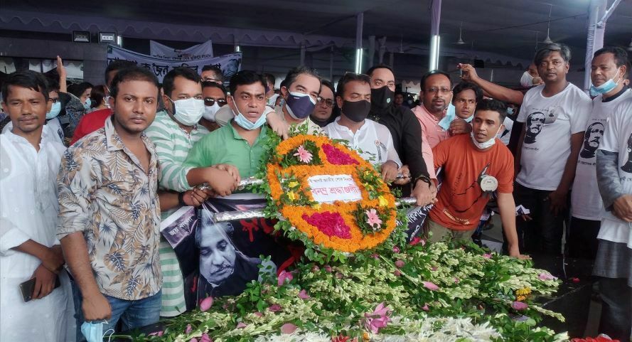 বঙ্গবন্ধুর প্রতিকৃতিতে চবি প্রগ্রেসিভ এক্স স্টুডেন্টস্ এসোসিয়েশনের শ্রদ্ধা