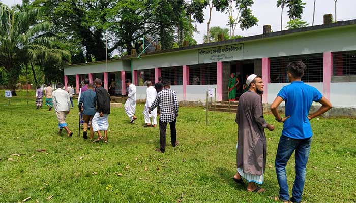সিলেট-৩ আসনের উপনির্বাচনে ভোটগ্রহণ চলছে
