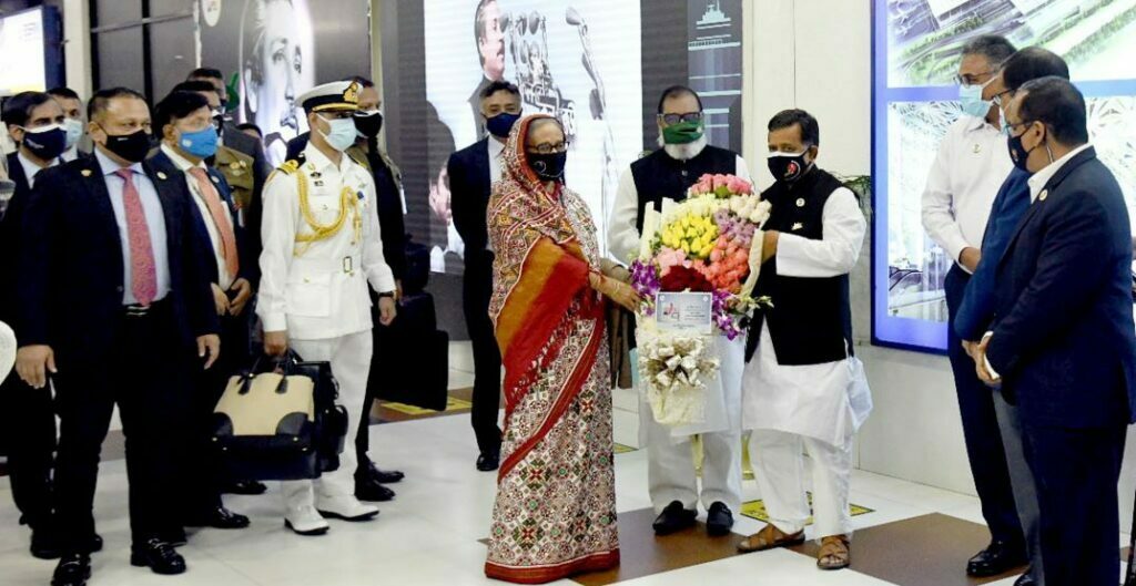 যুক্তরাষ্ট্র সফর শেষে দেশে ফিরেছেন প্রধানমন্ত্রী