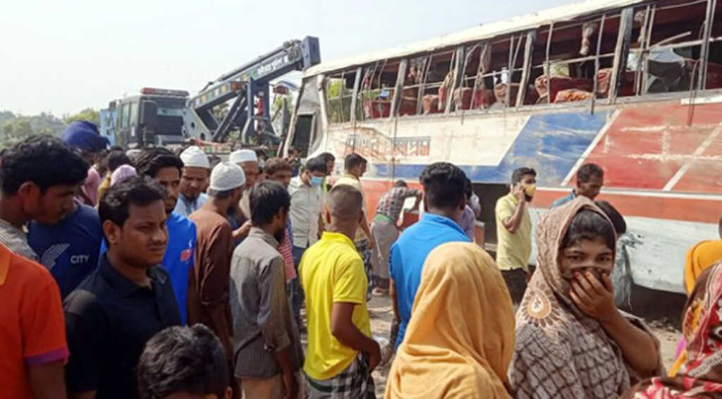 বেপারোয়া গতির বাস