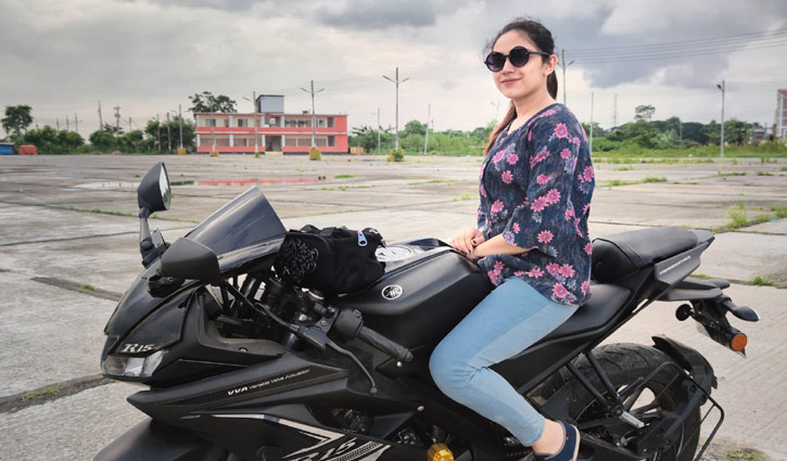 লেডি বাইকার