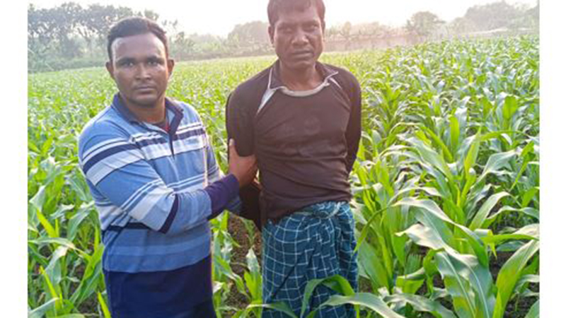 চাষীর ছদ্মবেশে লুকিয়েও পার পেলো না সাজাপ্রাপ্ত আসামি