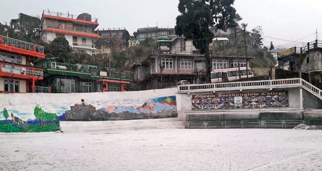 বরফের চাদরে দার্জিলিং