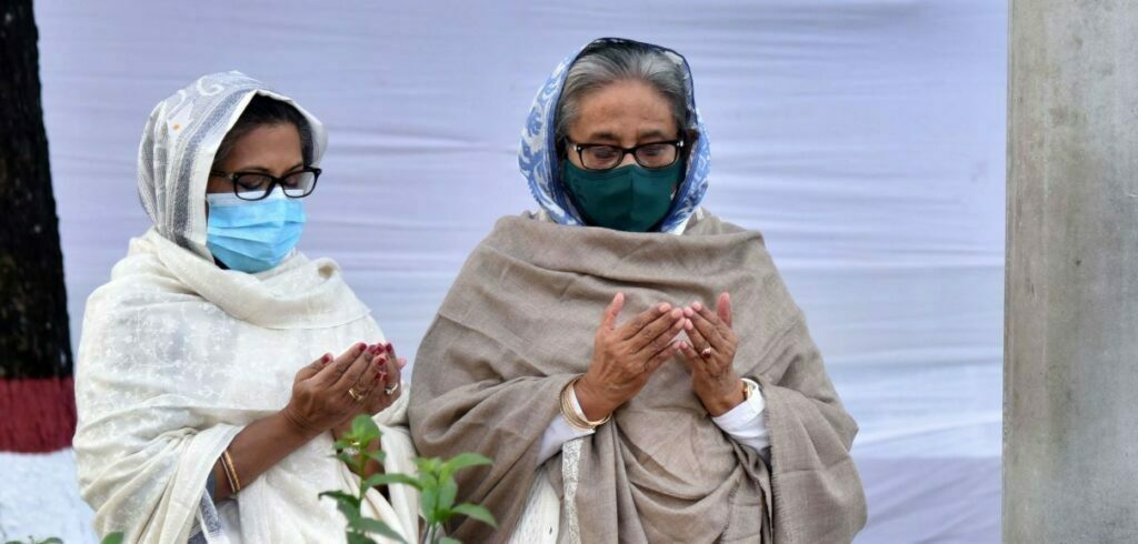 বঙ্গবন্ধুর পরিবারের শহীদ সদস্যদের প্রতি শেখ হাসিনা ও শেখ রেহানার শ্রদ্ধা