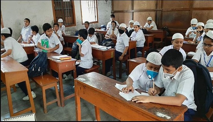 নতুন ভ্যারিয়েন্ট: শিক্ষাপ্রতিষ্ঠান বন্ধ হবে কি না জানিয়ে দিলেন শিক্ষামন্ত্রী