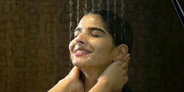 শীতে গোসল
