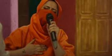 বোরকা পরেই র‍্যাপ গান, দুনিয়া কাঁপাচ্ছেন পাকিস্তানের এই তরুণী (ভিডিও)