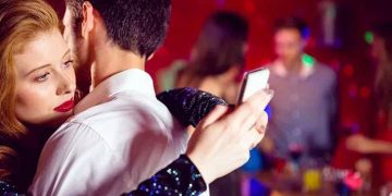 পরকীয়ায় শীর্ষে