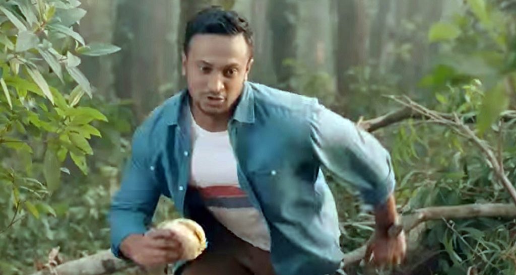 গহীন জঙ্গলে কি ধরার জন্য ছুটছেন সাকিব সাকিব