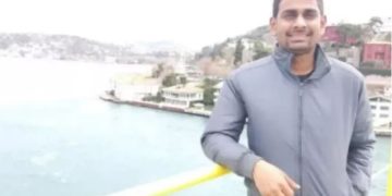 ইউক্রেনে রকেট হামলায় একমাত্র উপার্জনক্ষম ছেলেকে হারিয়ে পাগলপ্রায় মা-বাবা