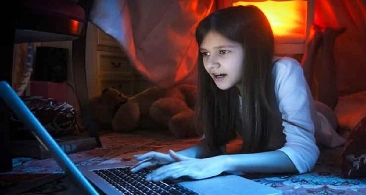 নীল ছবির নেশা