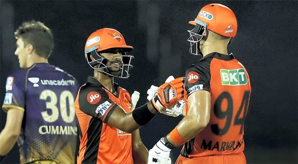 কলকাতাকে হারিয়ে টানা ৩ জয় পেল হায়দ্রাবাদ