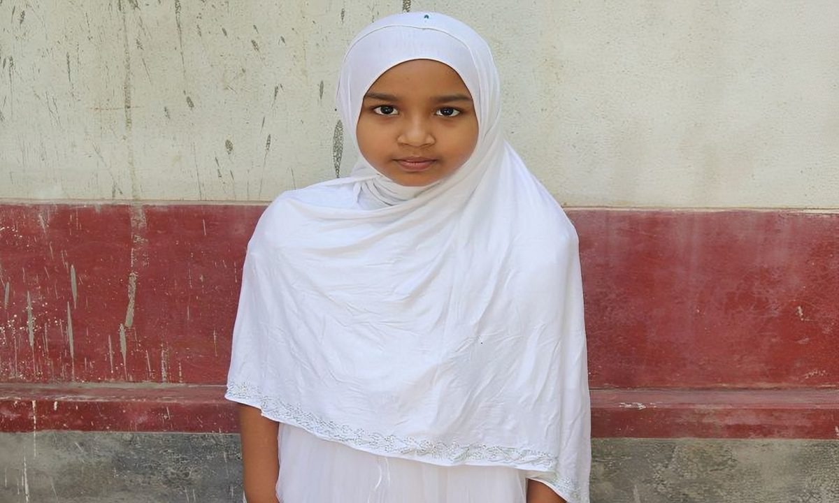 সবকটি রোজা রেখেছে ৯ বছরের শিশু আমেনা!