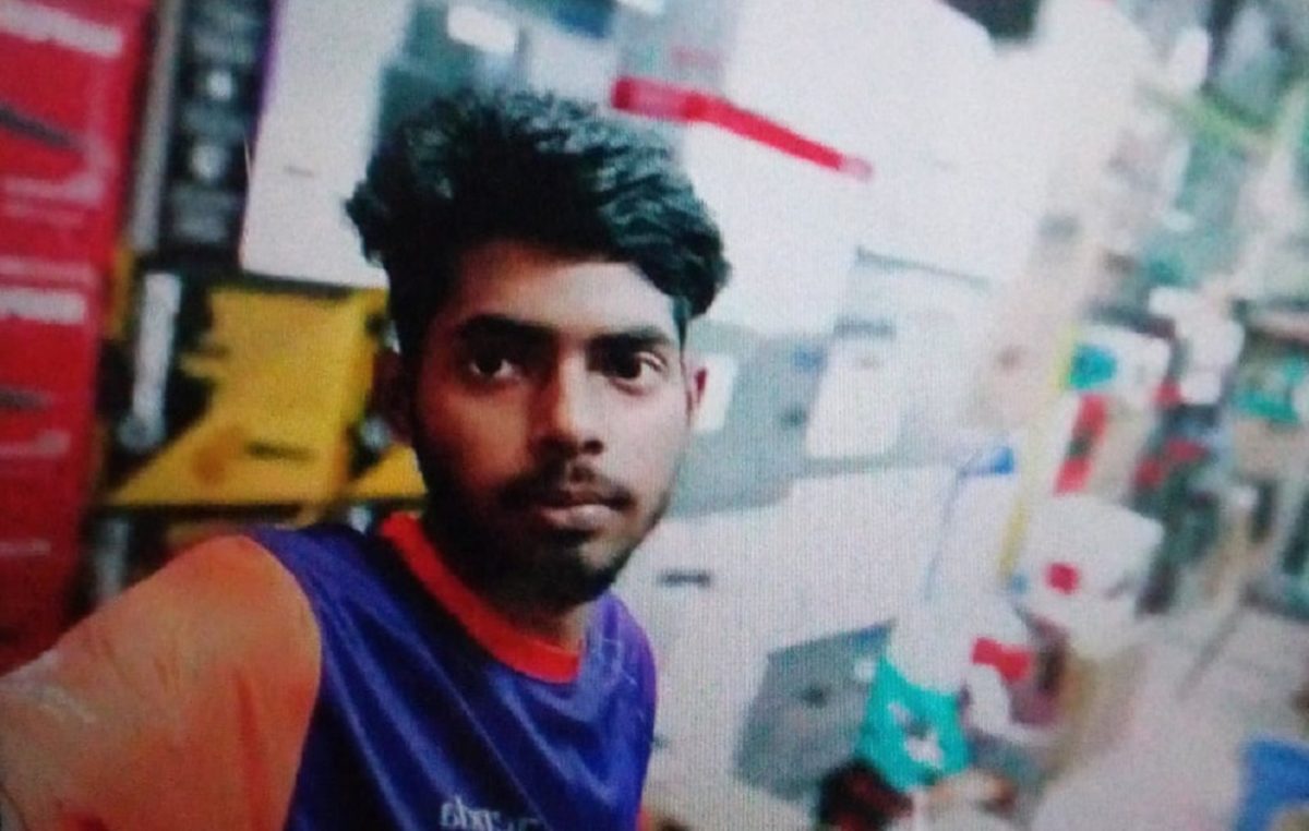 ব্যবসায়ী-শিক্ষার্থীদের সংঘর্ষের মাঝে পড়ে প্রাণ গেল কুরিয়ারকর্মীর