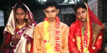 দুই প্রেমিকাকে বিয়ে