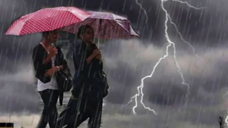 দেশের সব বিভাগে বজ্রসহ বৃষ্টির পূর্বাভাস বজ্রসহ বৃষ্টি