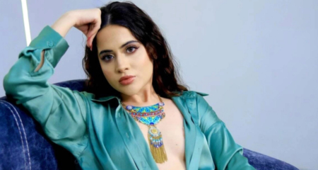 ব্লাউজ ছাড়াই শাড়ি পরলেন উরফি, ক্যামেরার সামনে যা ঘটলো উরফি জাভেদ