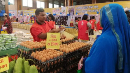 ব্যতিক্রমী সুপারশপ : চাল-ডালের কেজি ১ টাকা, তেলের লিটার ৪ টাকা!