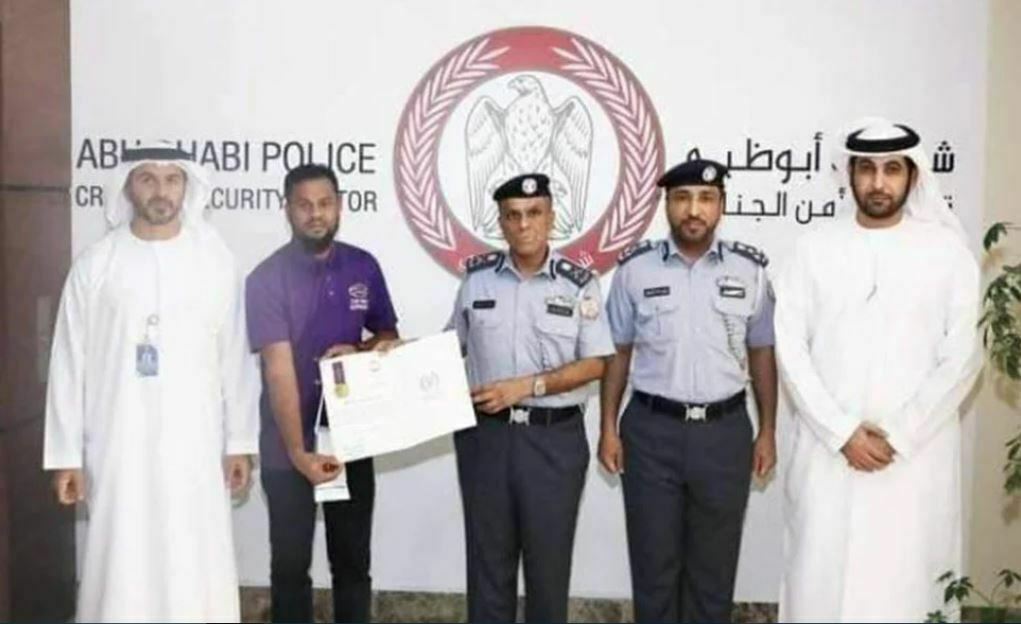 আবুধাবিতে ৩১ লাখ টাকা ফেরত দিয়ে পুরস্কৃত বাংলাদেশি