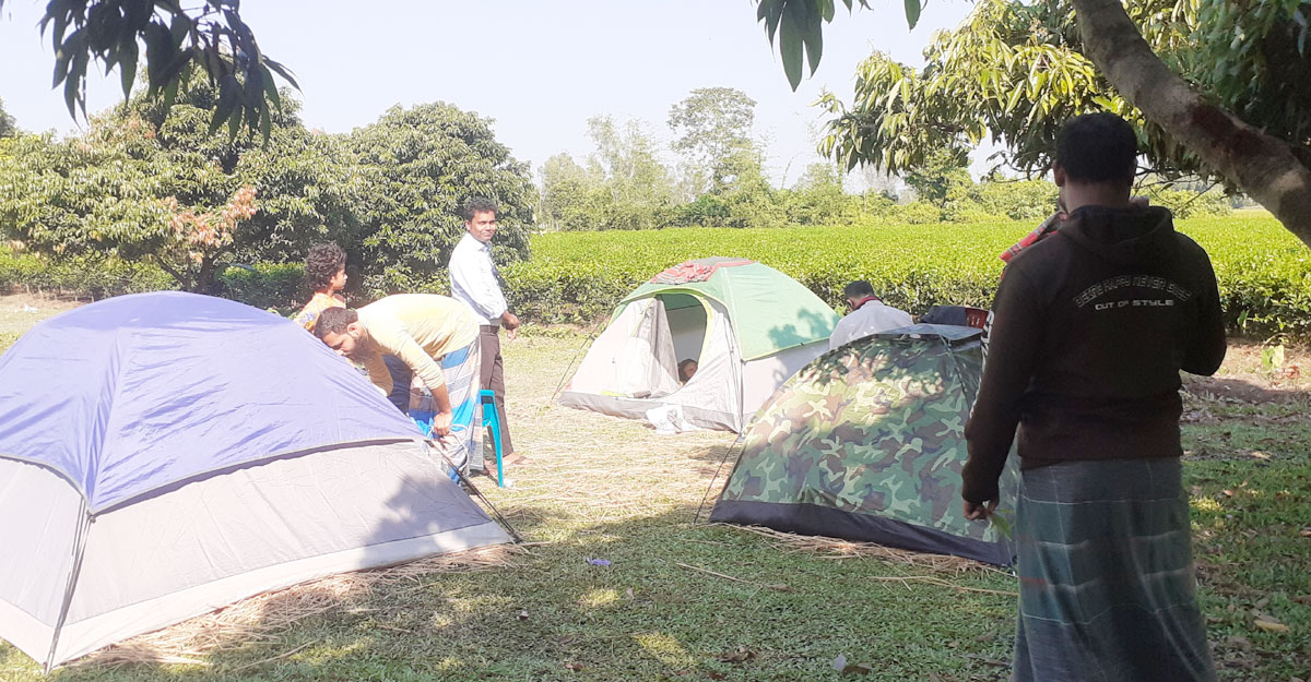 খালি নাই কোন হোটেল, তাঁবু টাঙিয়ে কাঞ্চনজঙ্ঘা দেখছেন পর্যটকরা কাঞ্চন
