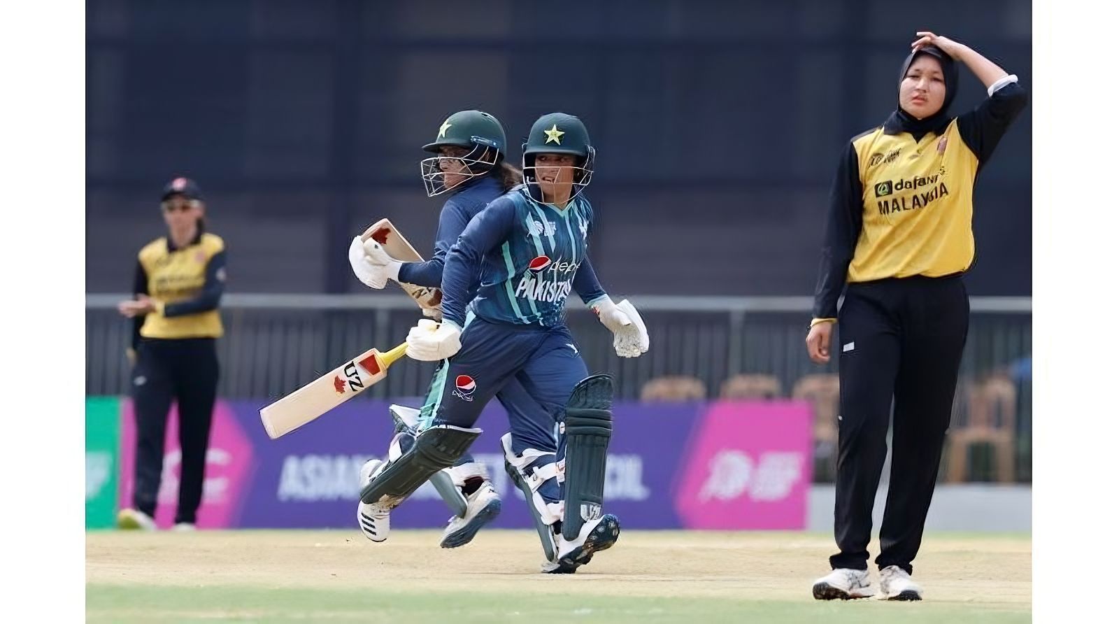৯ ওভারে জিতে মাঠ ছাড়লো পাকিস্তান পাকিস্তান