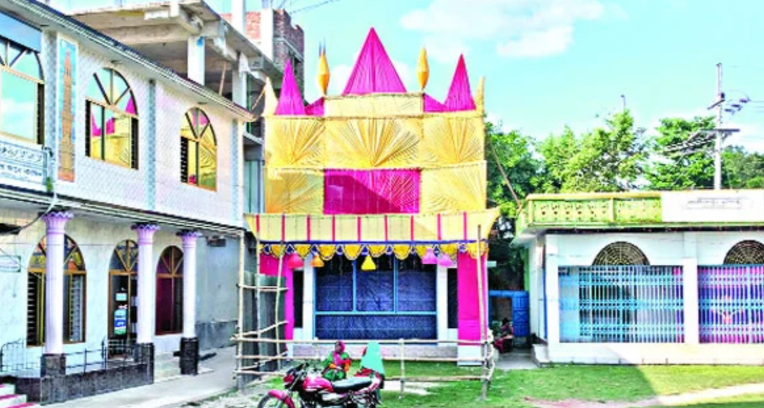 সম্প্রীতির দৃষ্টান্ত, একই আঙিনায় মসজিদ ও মন্দির মসজিদ মন্দির
