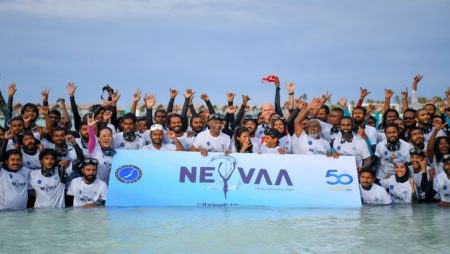 পানিতে ডুব দিয়ে গিনেস ওয়ার্ল্ড রেকর্ড