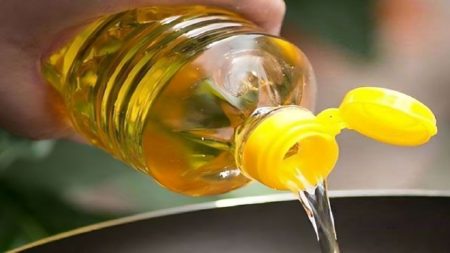 পাম তেলে সুখবর, লিটারে আবারও কমলো যত টাকা পাম তেল