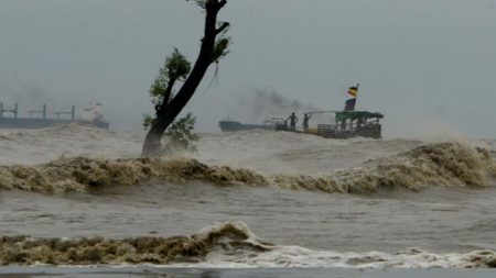 সিত্রাংয়ের আঘাতে সারাদেশে ১০ জনের প্রাণহানি