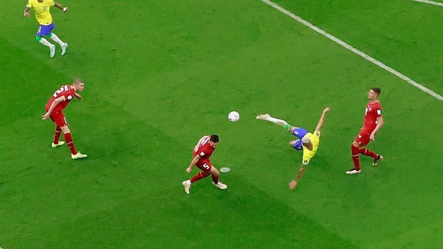 স্বপ্নের ‘অভিষেকে’ ব্রাজিল জয়ের নায়ক রিচার্লিসনের দর্শনীয় সেই গোলটি 