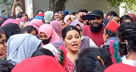 ইডেন মহিলা কলেজে অভিনেত্রী তিশা