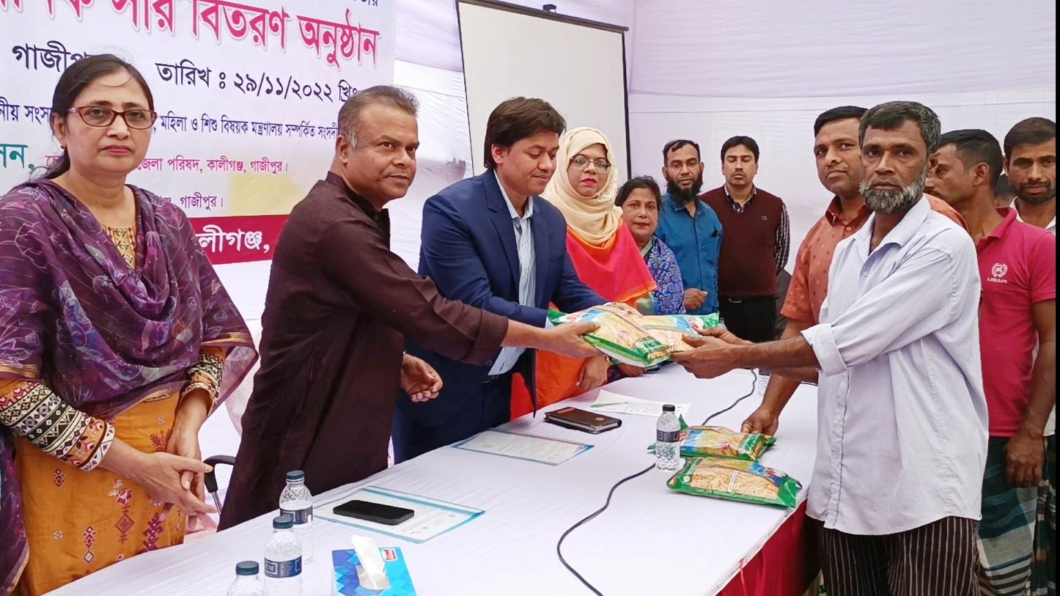বিনামূল্যে কৃষি প্রণোদনা পেলেন ৪ সহস্রাধিক কৃষক কৃষি প্রণোদনা