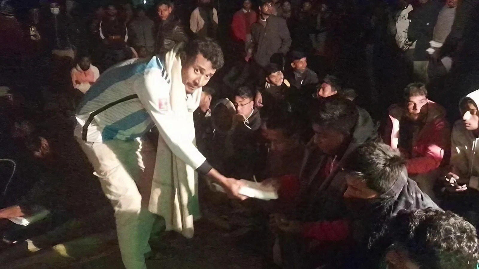 আর্জেন্টিনার ফাইনালে উঠার আনন্দে ৫০০ জনের মধ্যে বিরিয়ানি বিতরণ আর্জেন্টিনা