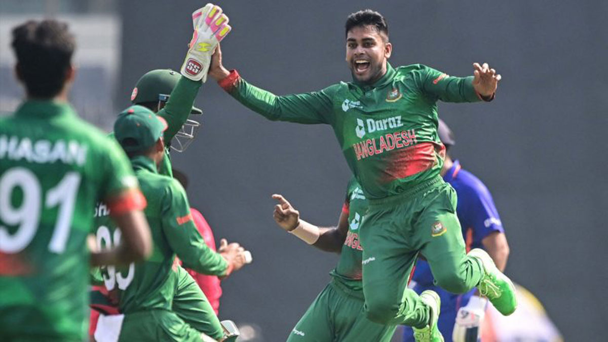 বিসিবির কেন্দ্রীয় চুক্তির তিন ফরম্যাটেই মিরাজ, বাদ পড়লেন যারা মিরাজ
