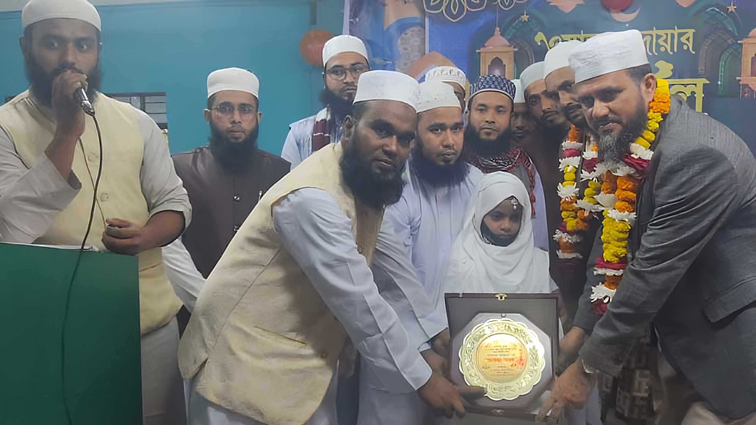 ১০ মাসে সম্পূর্ণ কোরআন হিফজ করলেন সাত বছরের আয়শা