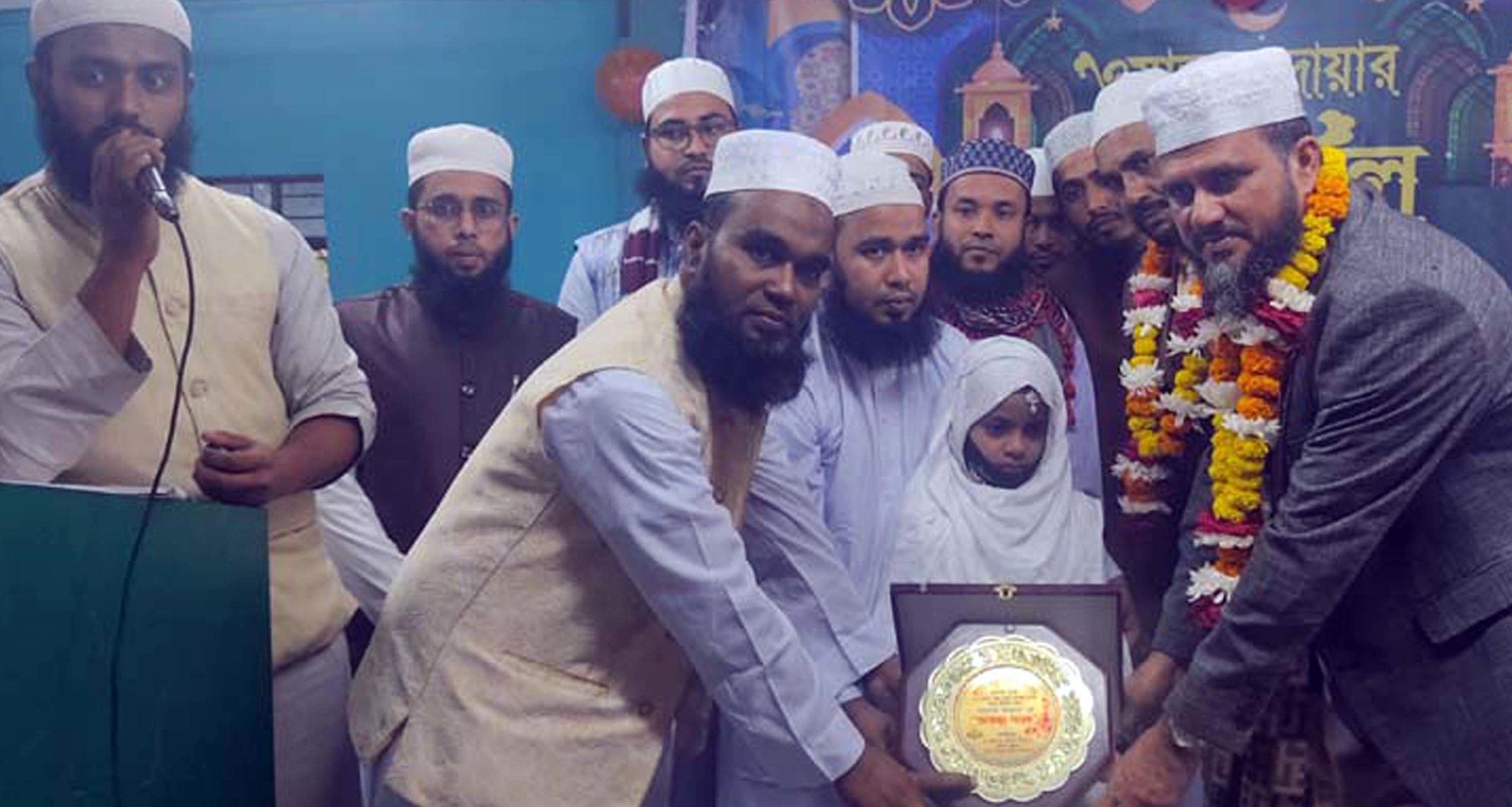 ৭ বছরের শিশু ১০ মাসে হাফেজ হাফেজা