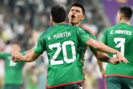 ২-০ গোলে এগিয়ে মেক্সিকো