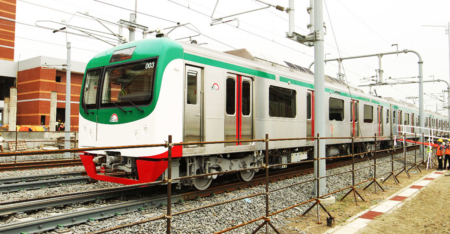 মেট্রোরেলে ভ্রমণ