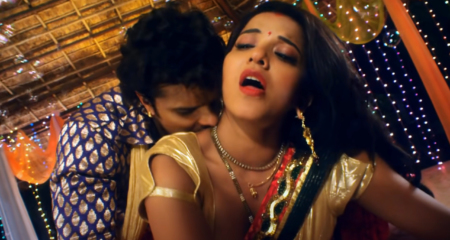 মোনালিসাকে দেখে নিয়ন্ত্রণ হারালেন খেসারি লাল যাদব মোনালিসা