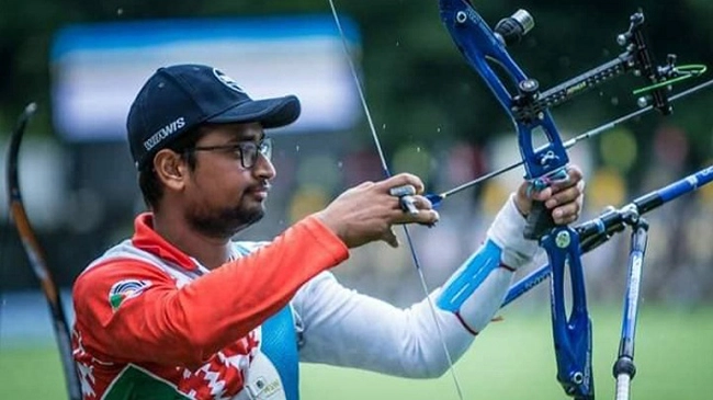 আয়নায় চোহারাটা দেখেও নিজের দোষ পেয়েছেন রোমান সানা