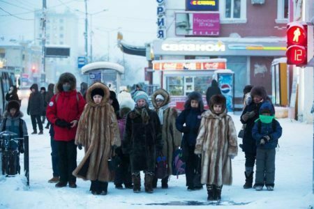 পোশাক যেন বাঁধাকপি, মাইনাস ৫০ ডিগ্রিতে যেভাবে কাটে দিন পোশাক