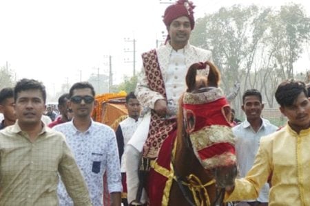 ঘোড়ায় চড়ে বর, পালকিতে করে শ্বশুরবাড়িতে এলেন বধূ