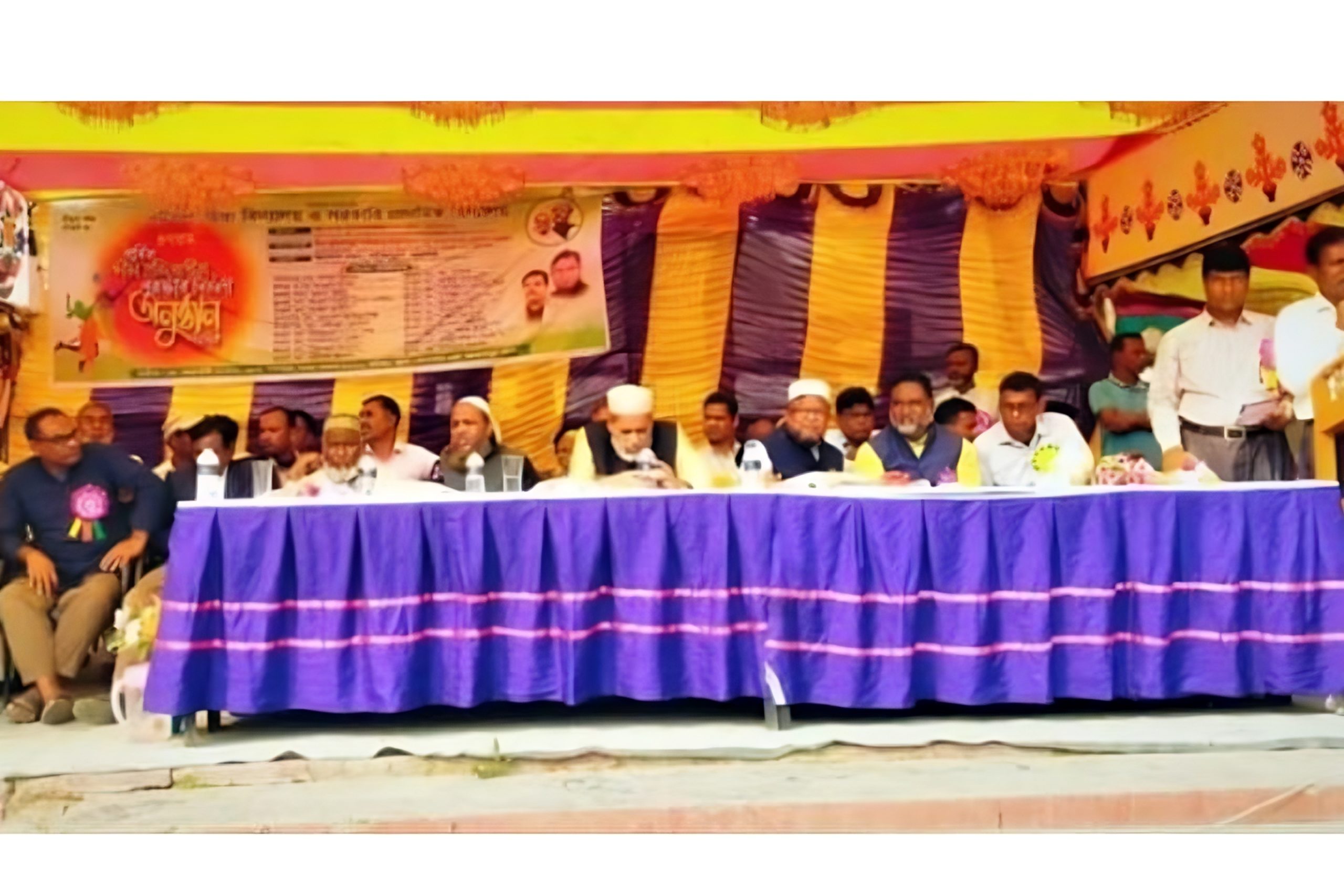 শহীদ মিনারে জুতা পায়ে পুরস্কার দিলেন সংসদ সদস্য