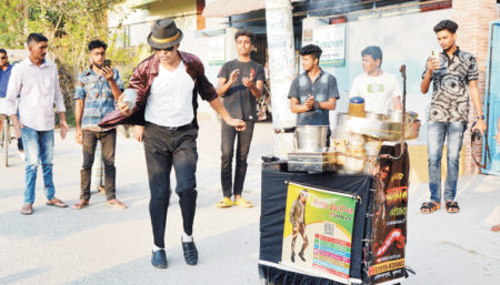 অভাব-অনটনে জীবন কাটছে ‘বাংলার মাইকেল জ্যাকসন’ বিল্লালের (ভিডিও)