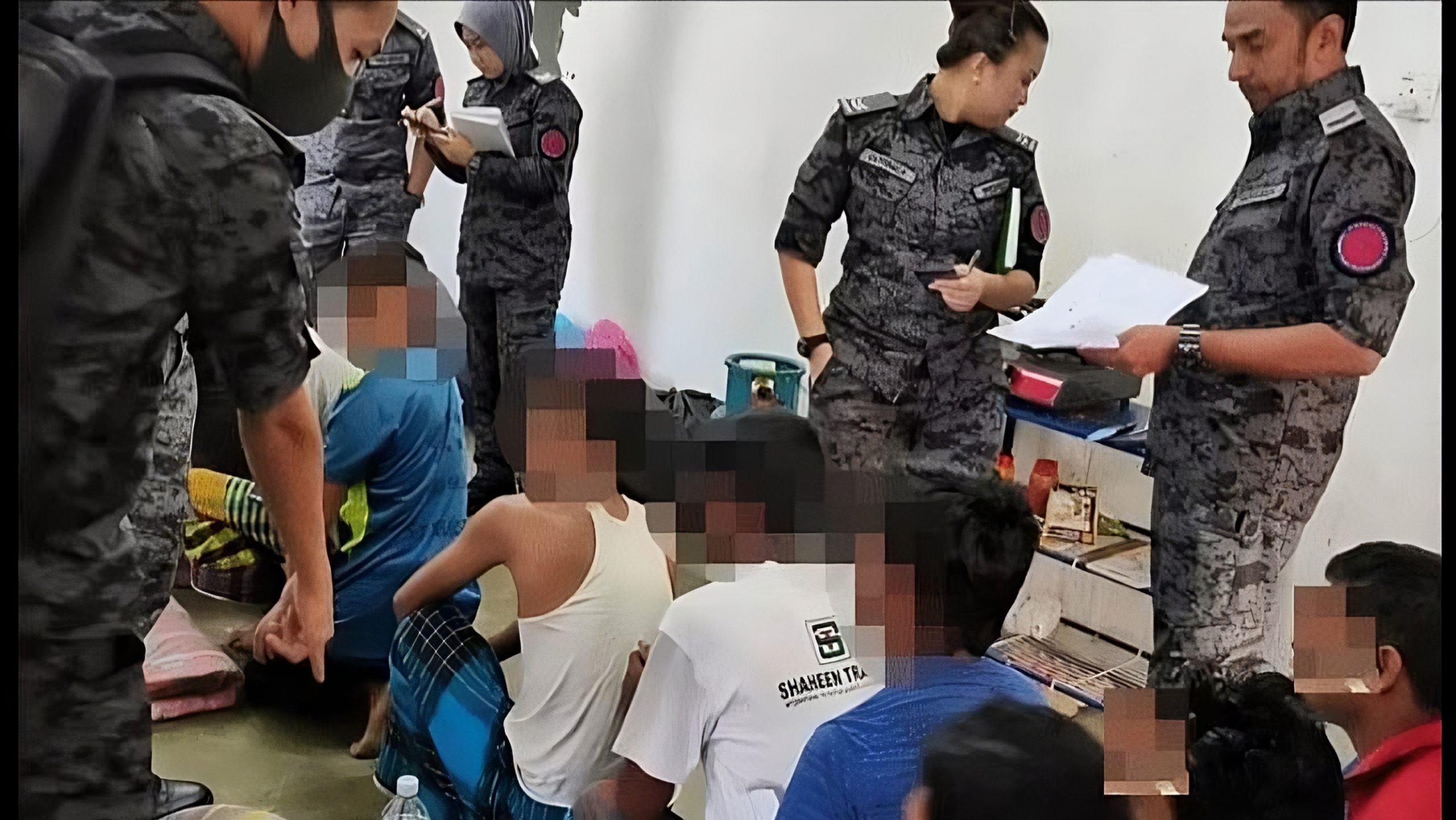 মালয়েশিয়ায় ১০ বাংলাদেশি আটক