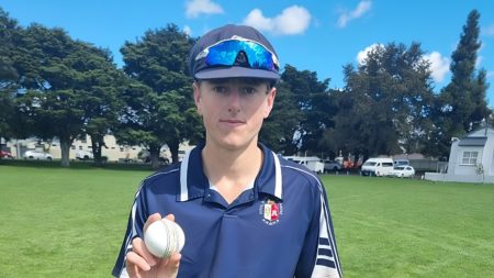 ৬ বলে ৬ উইকেট