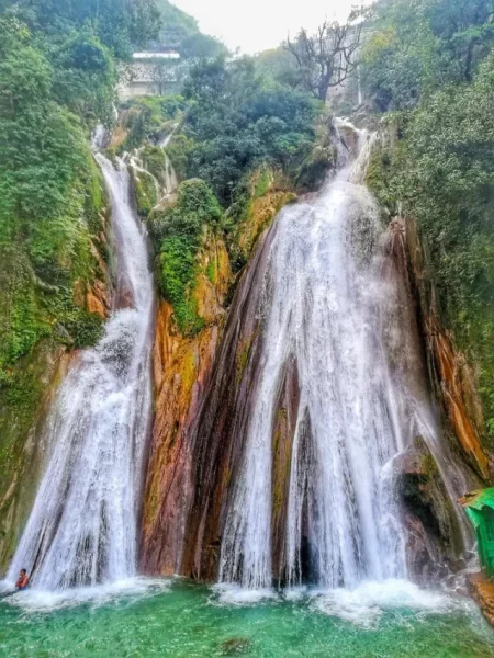 পাহাড়ের রানি মুসৌরিতে জলপ্রপাতের রাজ্যে