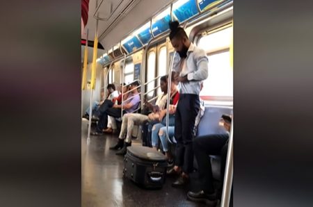 এবার মেট্রোরেলে গোসল করলেন যুবক, ভিডিও ভাইরাল মেট্রোরেলে গোসল করলেন যুবক